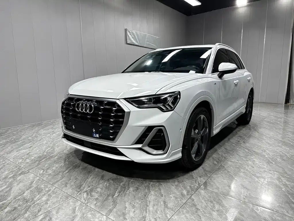 Audi Q3 — фото 1