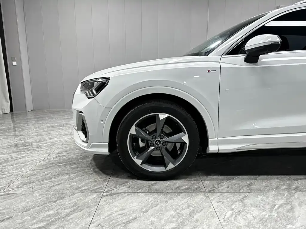 Audi Q3 — фото 9