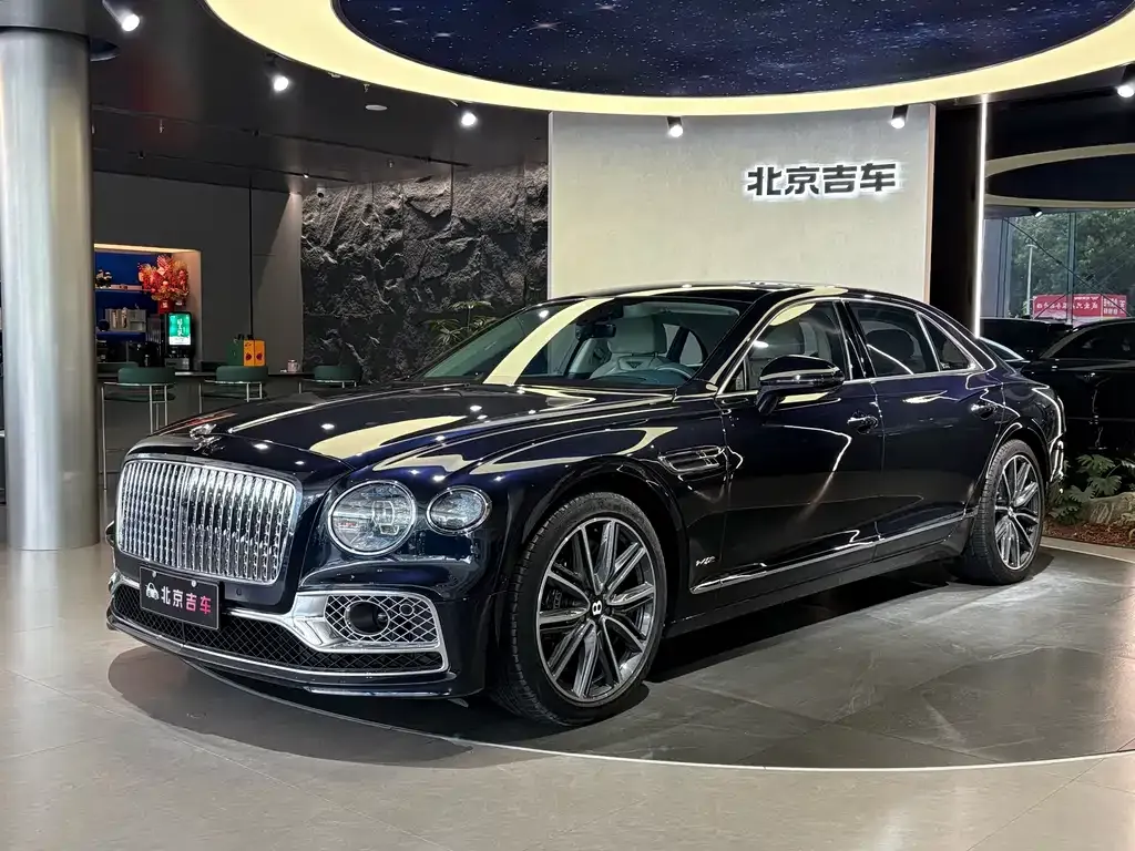Bentley Flying Spur — фото 1