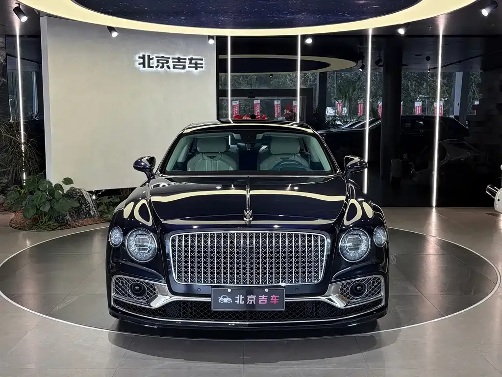 Bentley Flying Spur — фото 4