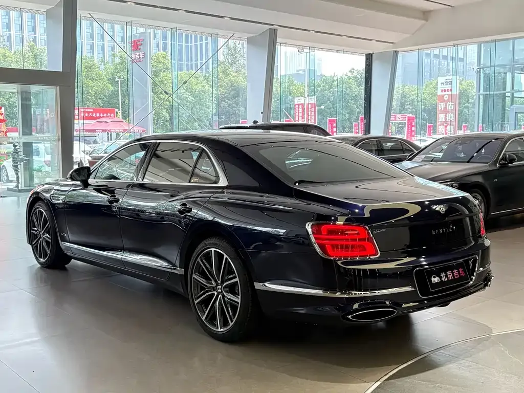 Bentley Flying Spur — фото 8