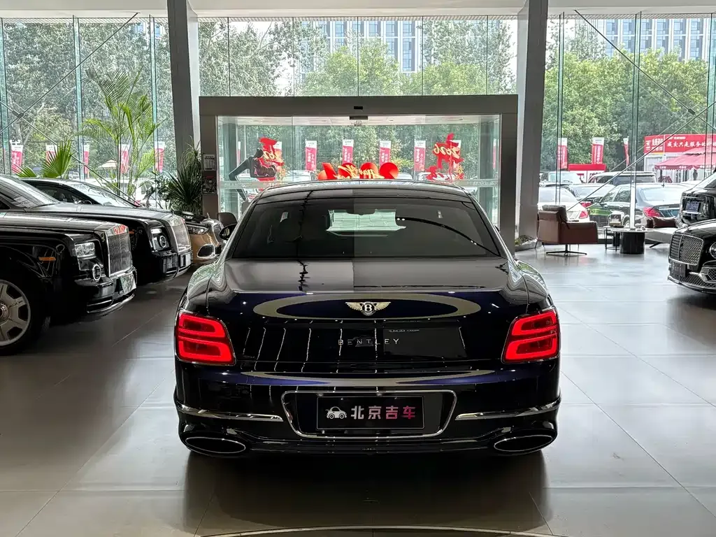 Bentley Flying Spur — фото 9