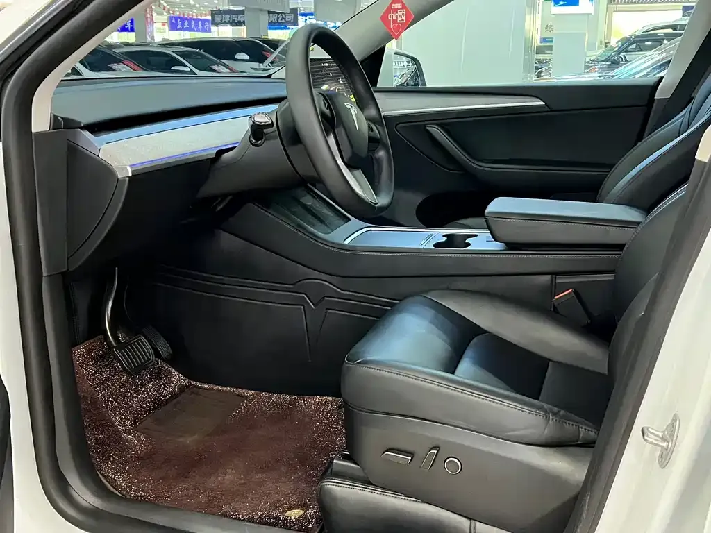 Tesla Model Y — фото 3