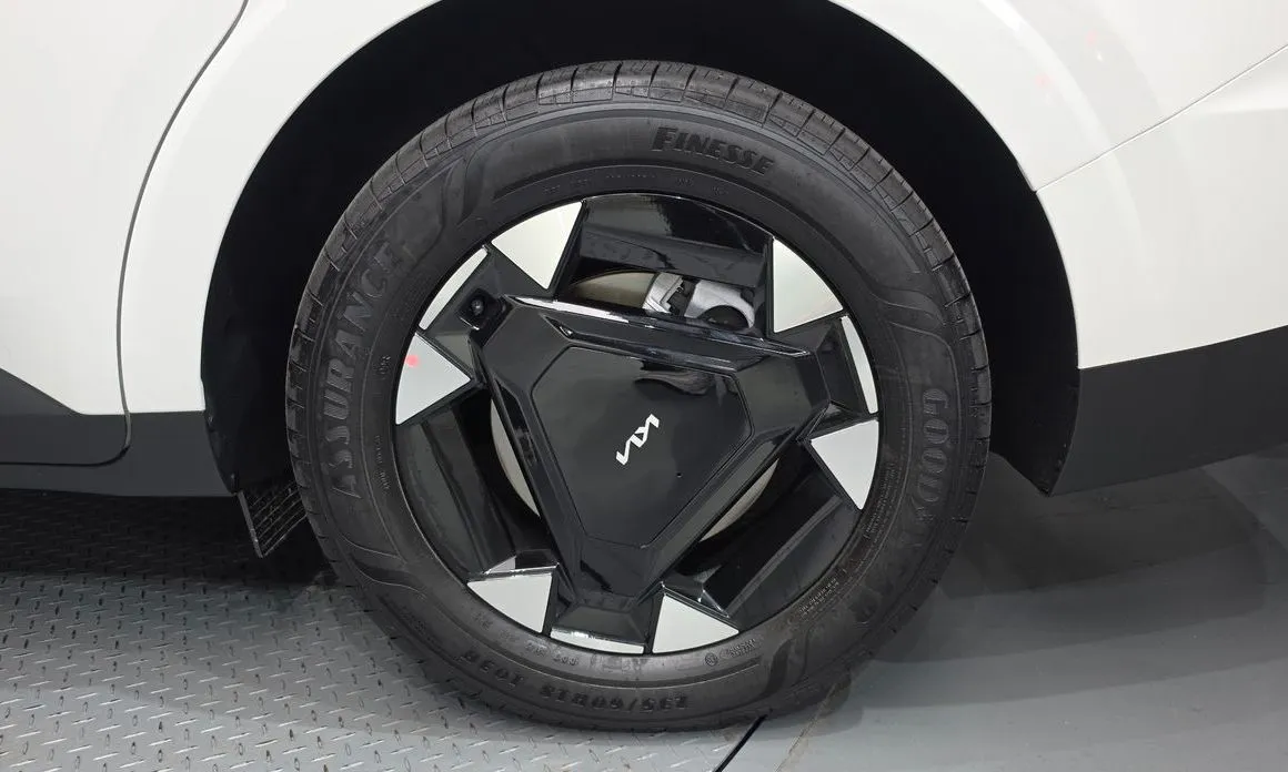 Kia Carnival — фото 10