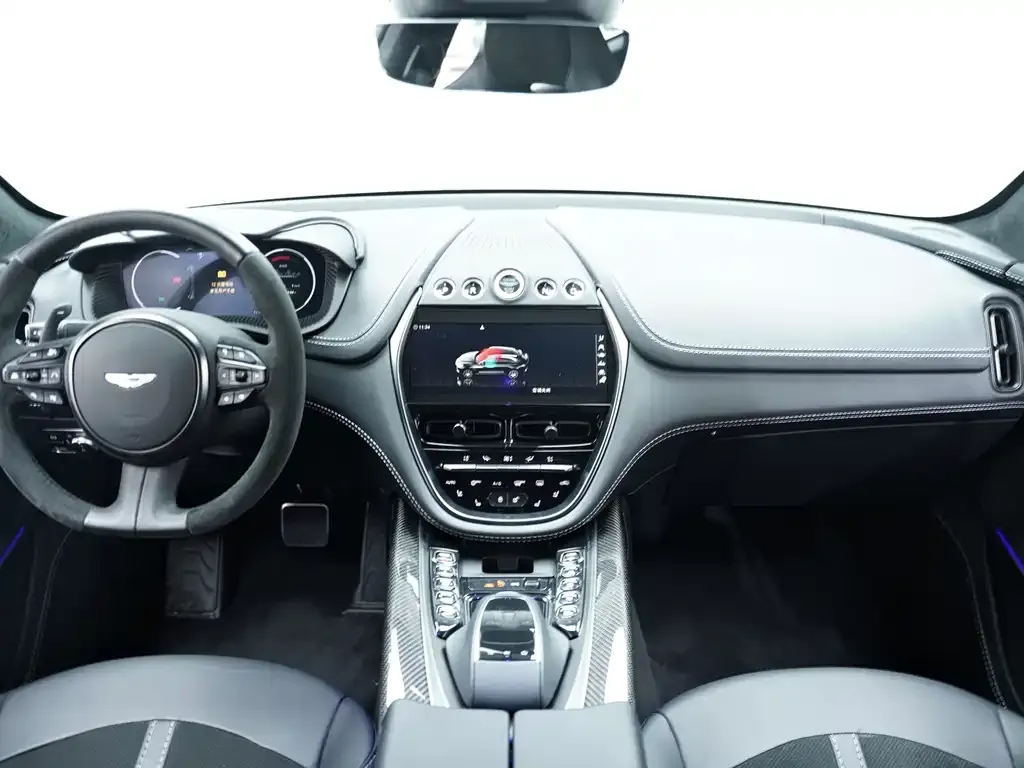 Aston Martin DBX — фото 10