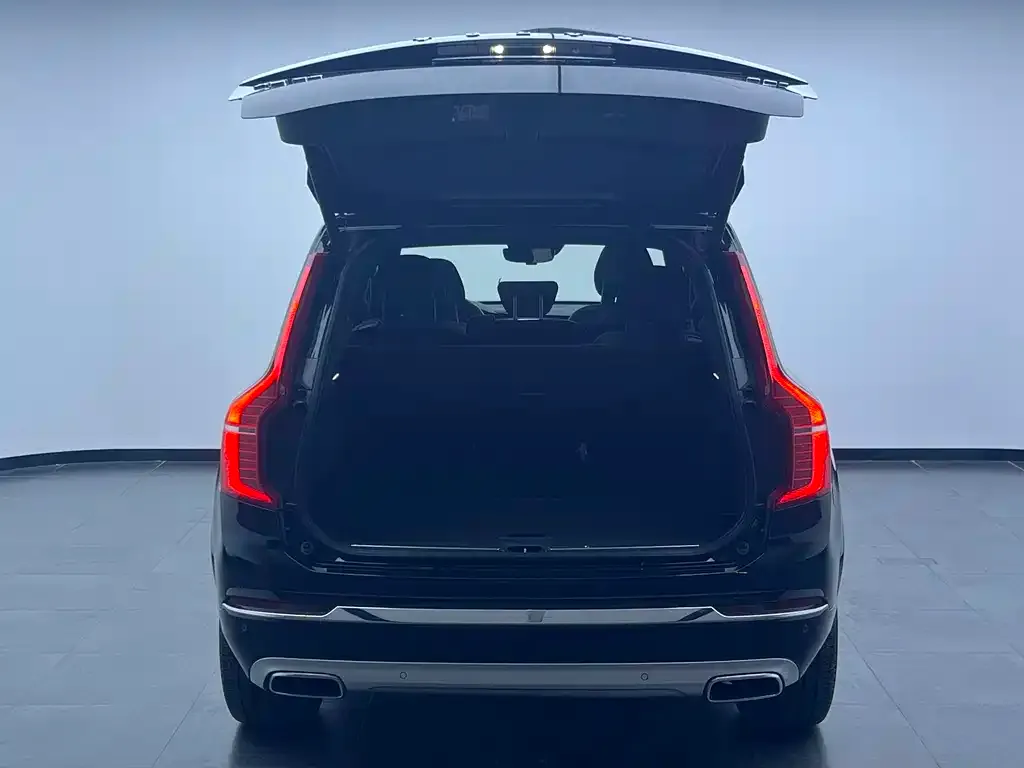 Volvo XC90 — фото 8