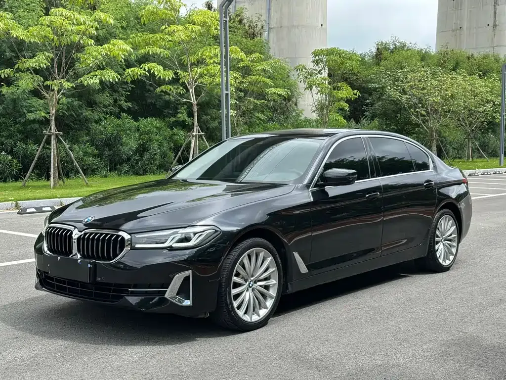 BMW 5 Series — фото 1