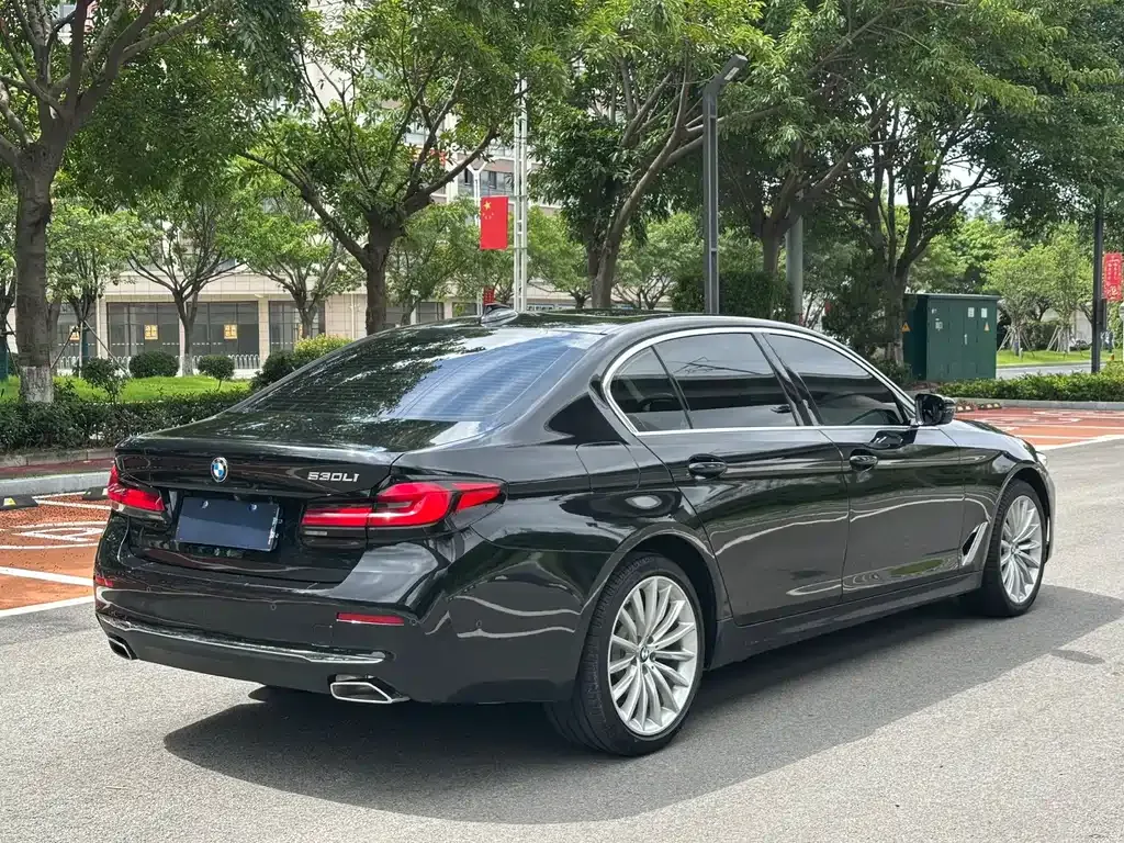 BMW 5 Series — фото 10