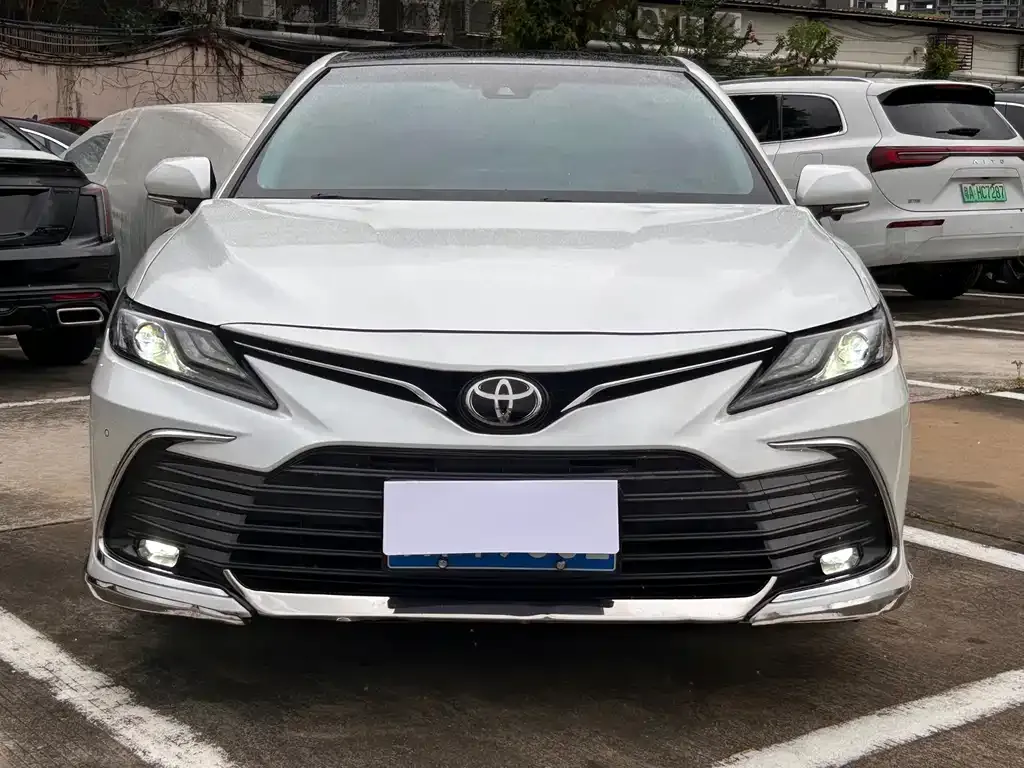 Toyota Camry — фото 9