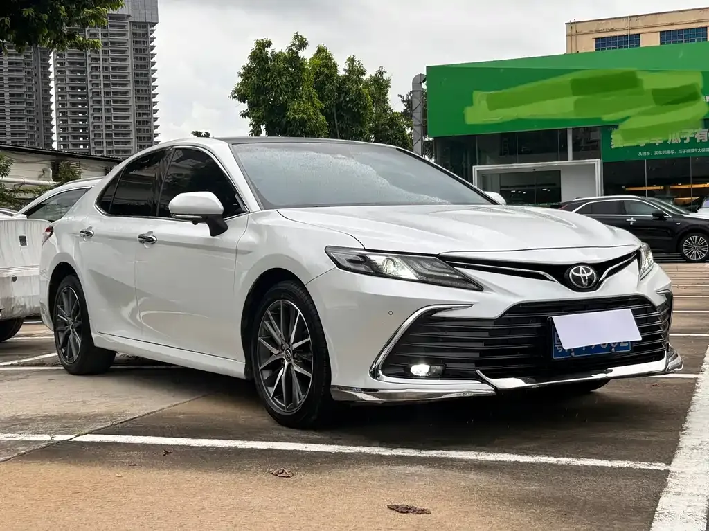 Toyota Camry — фото 5