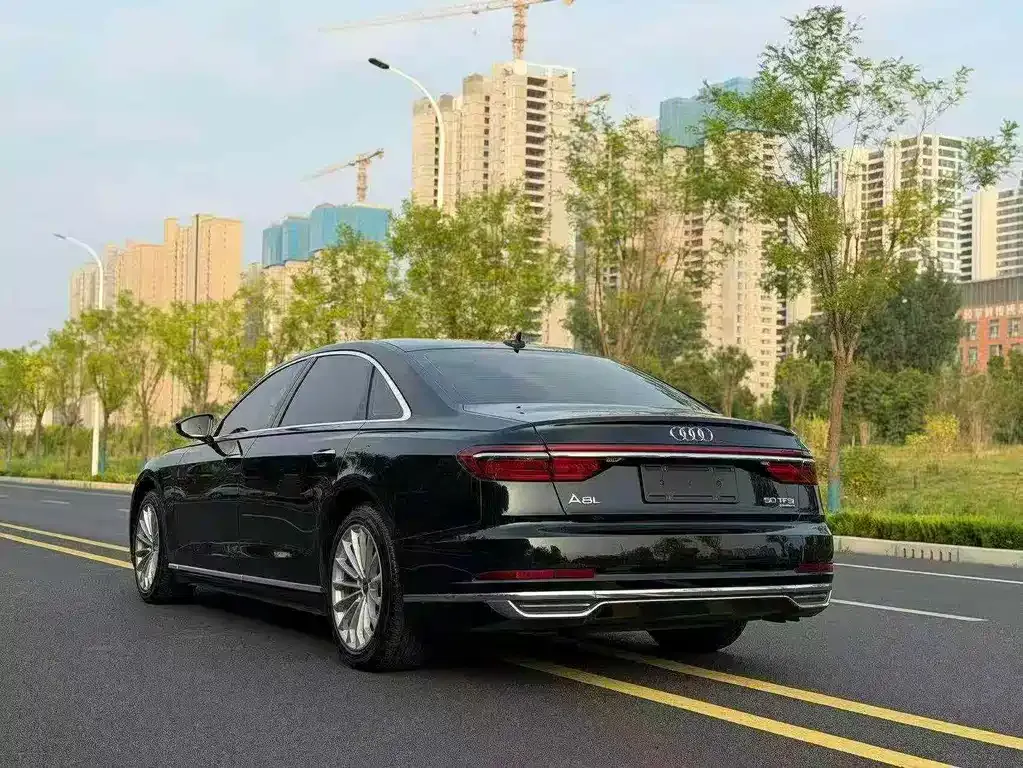 Audi A8 — фото 4