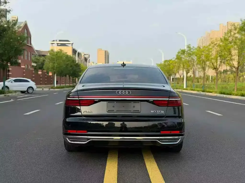 Audi A8 — фото 3