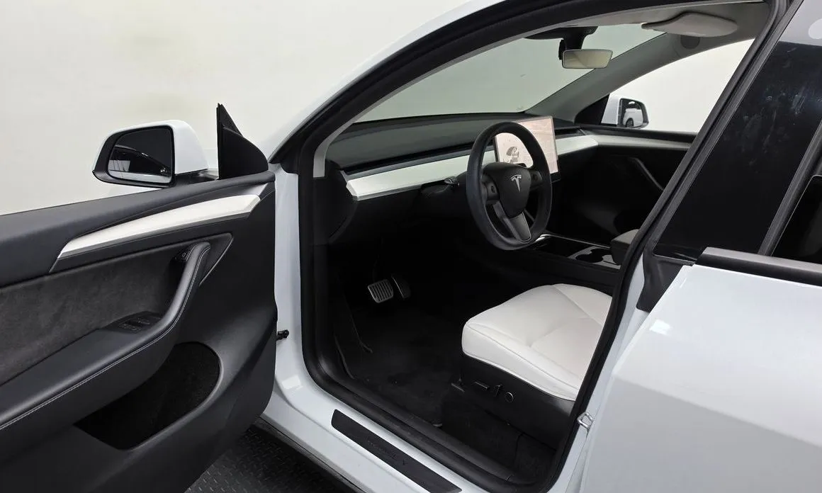 Tesla Model Y — фото 6