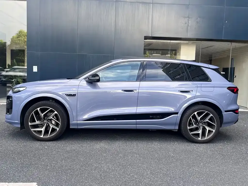 Audi Q6L e-tron — фото 5