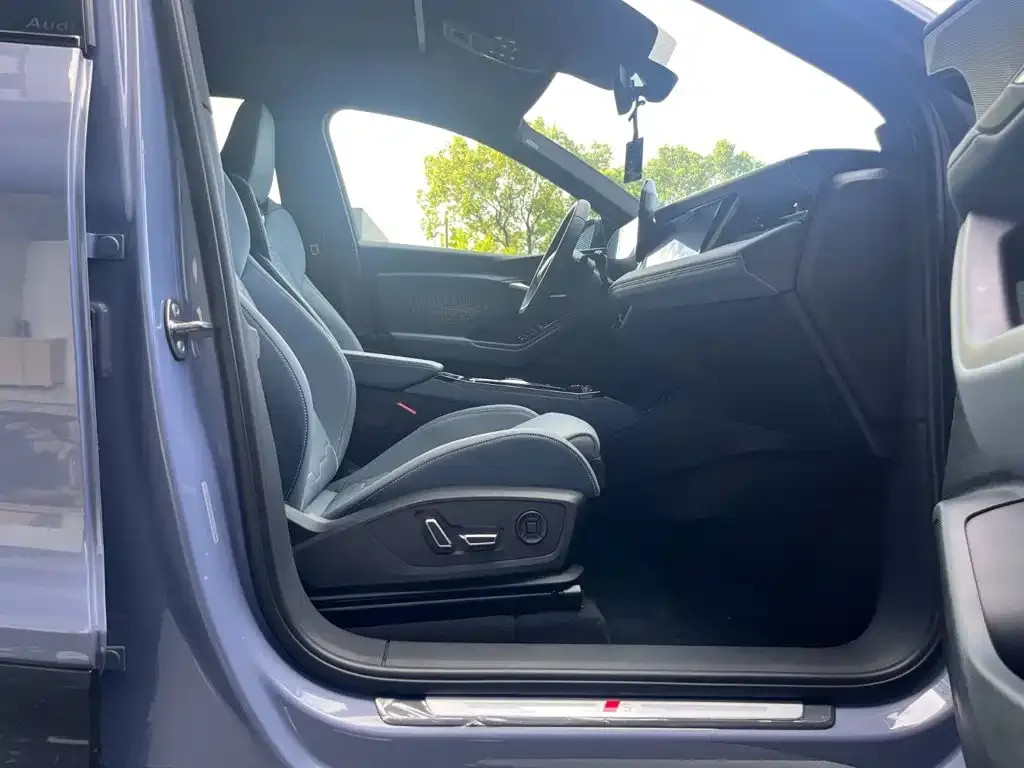 Audi Q6L e-tron — фото 3