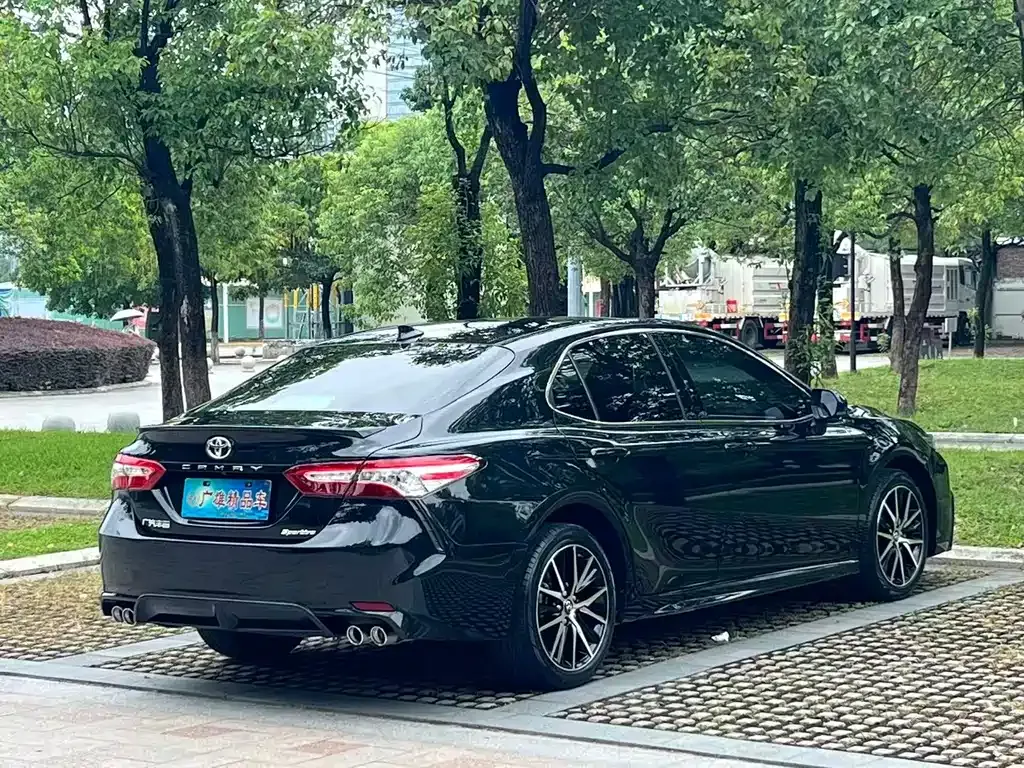 Toyota Camry — фото 9