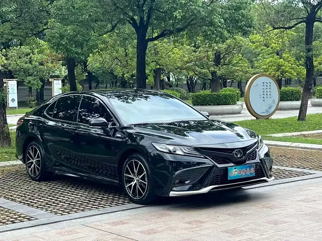Toyota Camry — фото 10