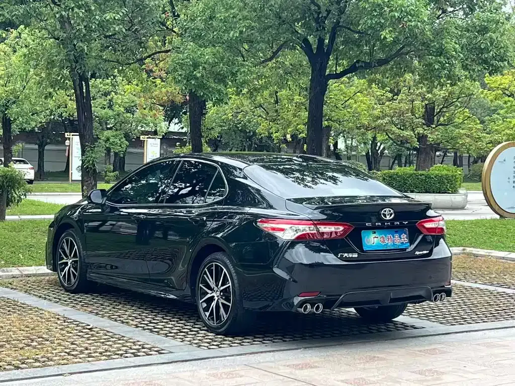 Toyota Camry — фото 8