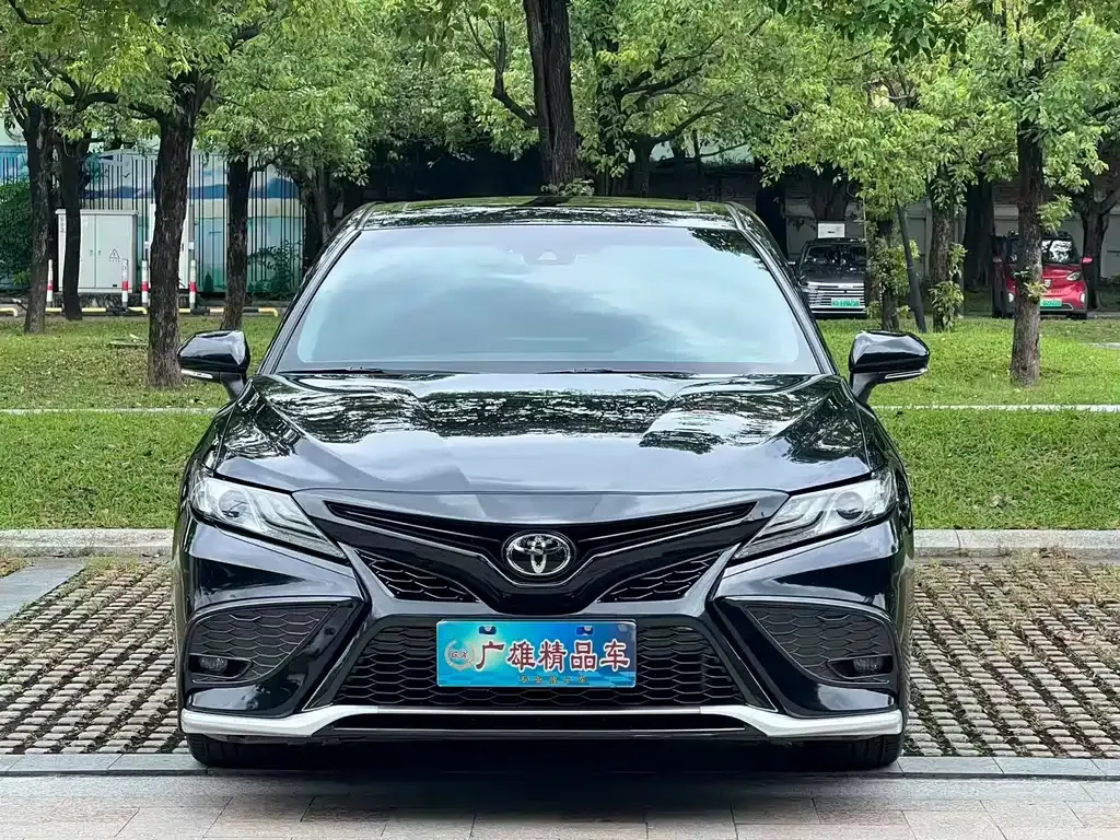 Toyota Camry — фото 5