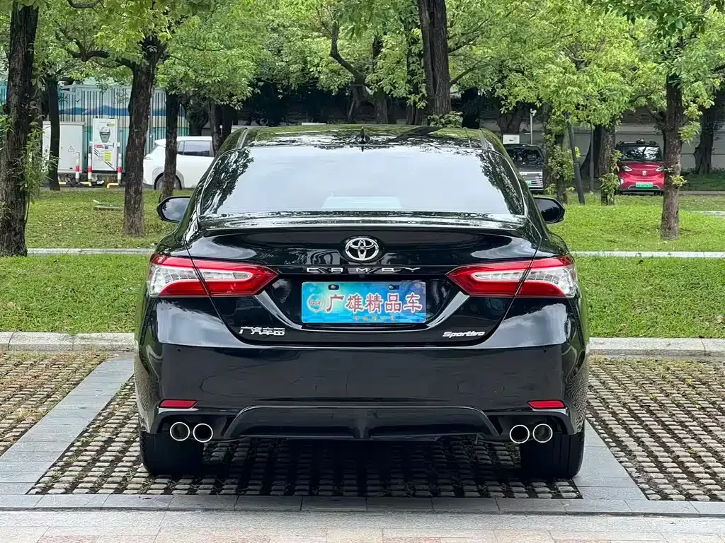Toyota Camry — фото 6