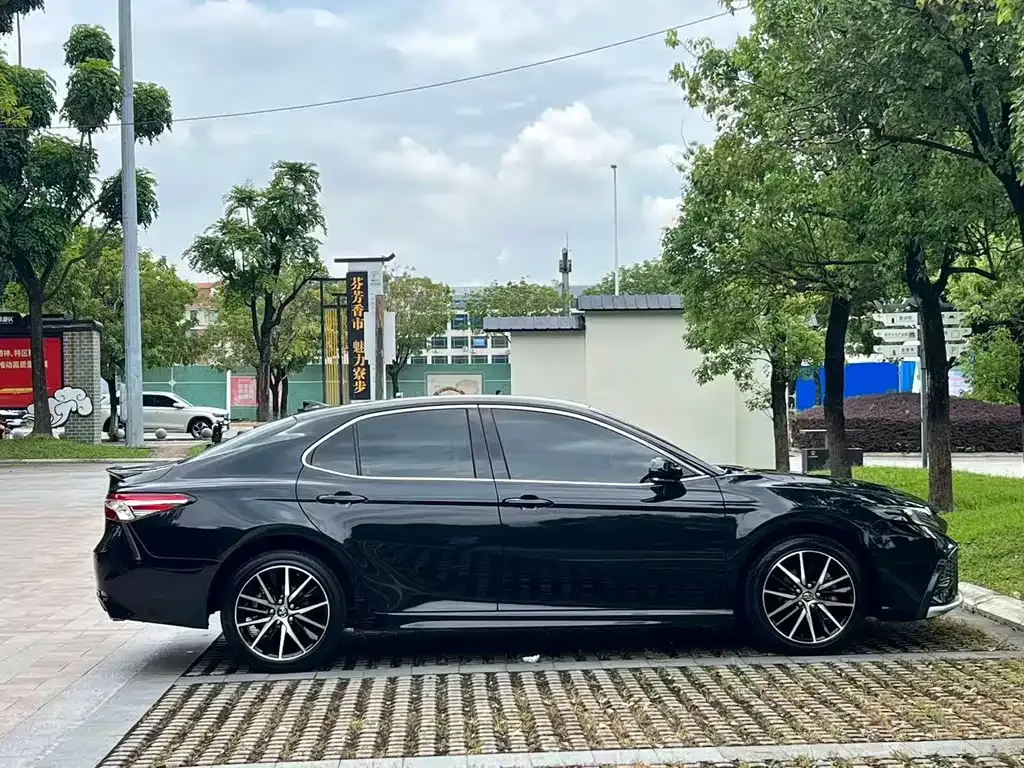 Toyota Camry — фото 4