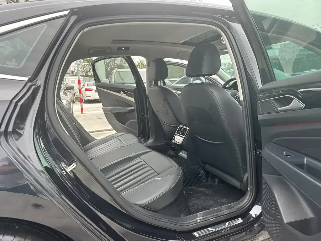 Volkswagen Passat — фото 10