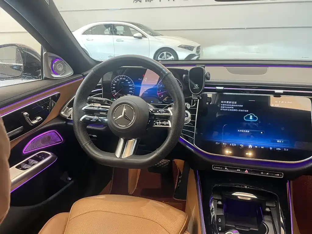 Mercedes-Benz E-Class — фото 10