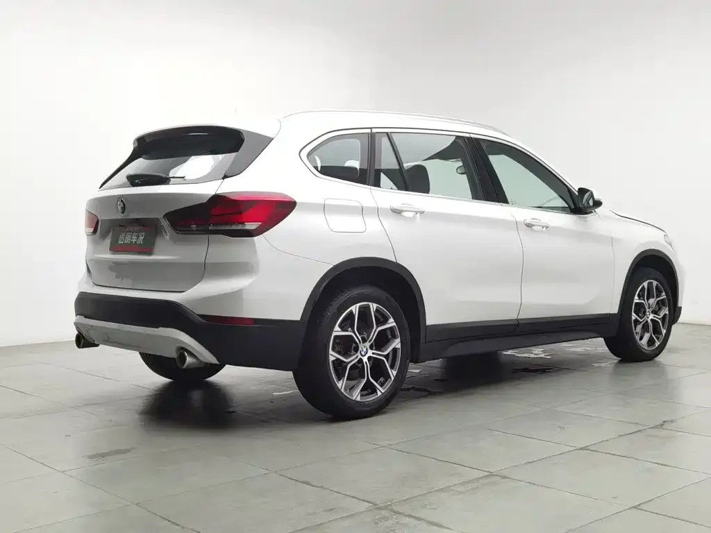 BMW X1 — фото 8