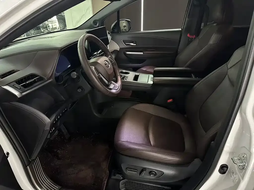 Toyota Granvia — фото 8
