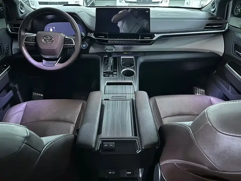 Toyota Granvia — фото 7