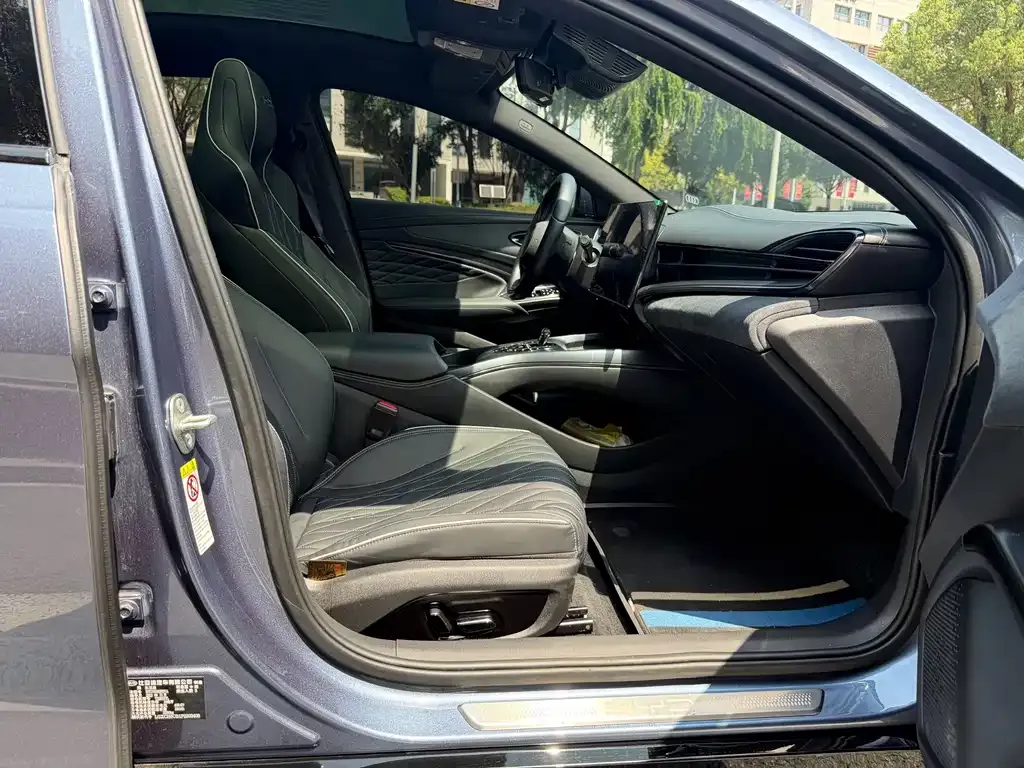 BYD Seal — фото 3