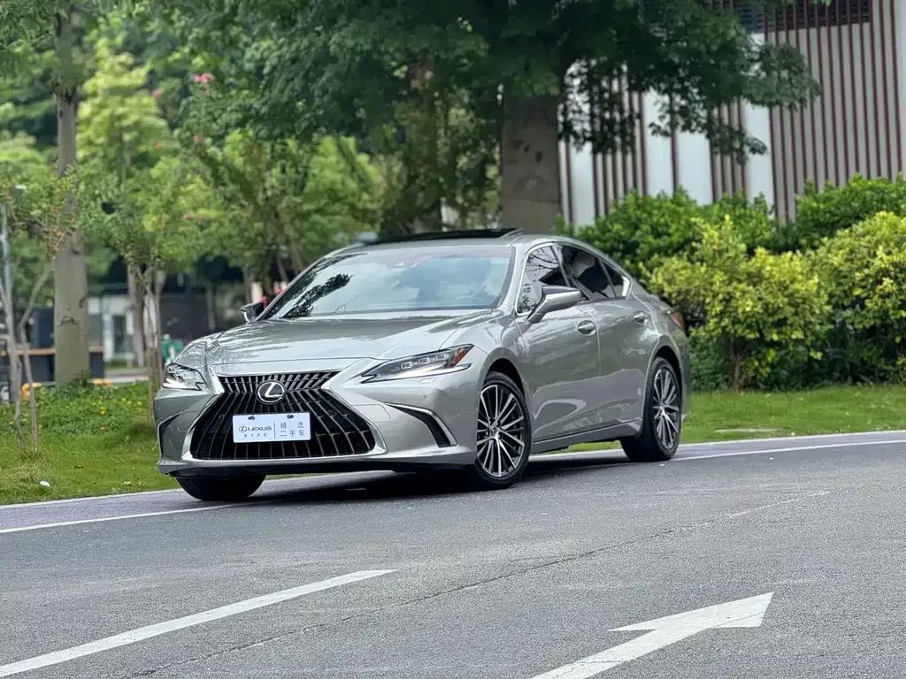 Lexus ES — фото 1