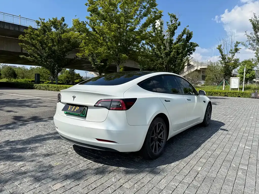 Tesla Model 3 — фото 6