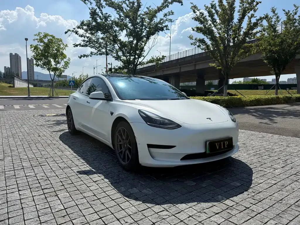 Tesla Model 3 — фото 7