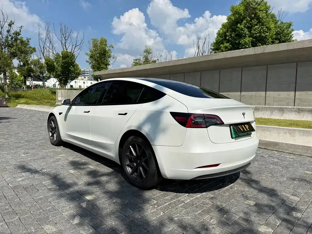 Tesla Model 3 — фото 5