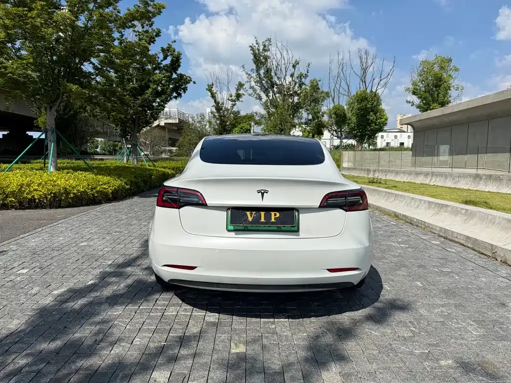 Tesla Model 3 — фото 10