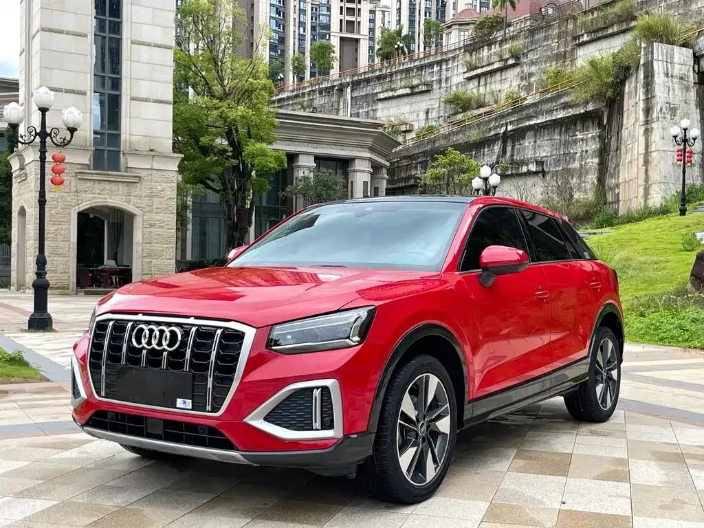 Audi Q2L — фото 1