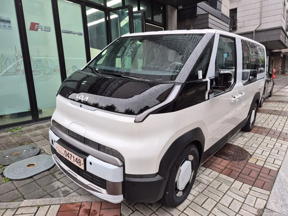 Kia PV5 — фото 1