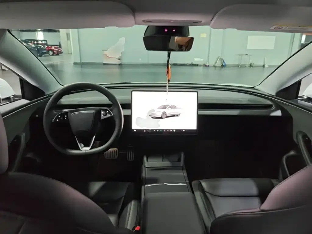 Tesla Model 3 — фото 10