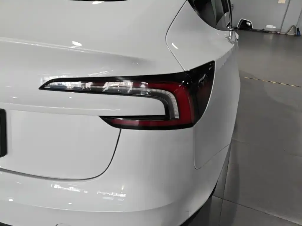 Tesla Model 3 — фото 9