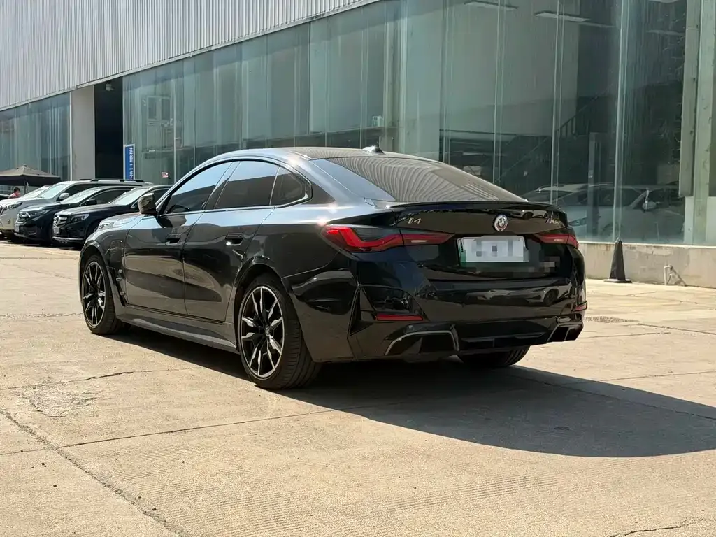 BMW i4 — фото 4