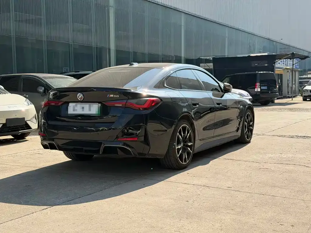 BMW i4 — фото 10