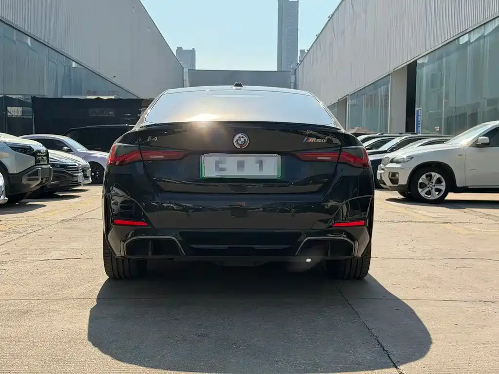 BMW i4 — фото 8