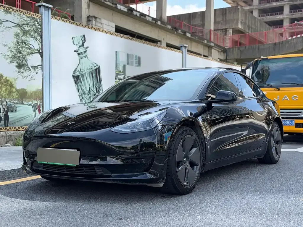Tesla Model 3 — фото 1