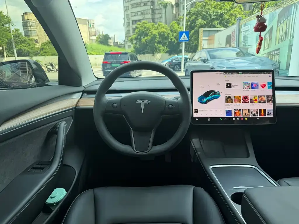 Tesla Model 3 — фото 5