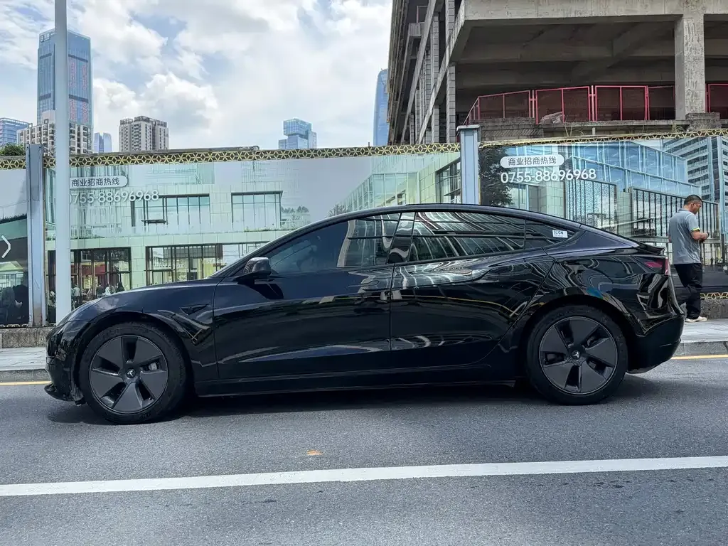 Tesla Model 3 — фото 10