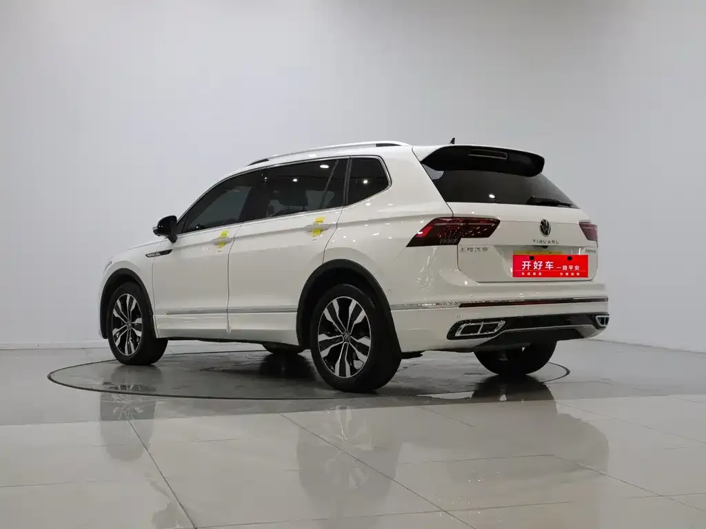 Volkswagen Tiguan L — фото 3