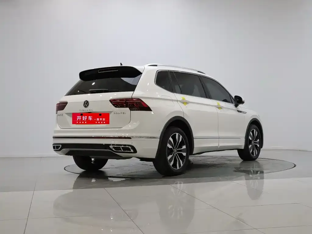 Volkswagen Tiguan L — фото 10