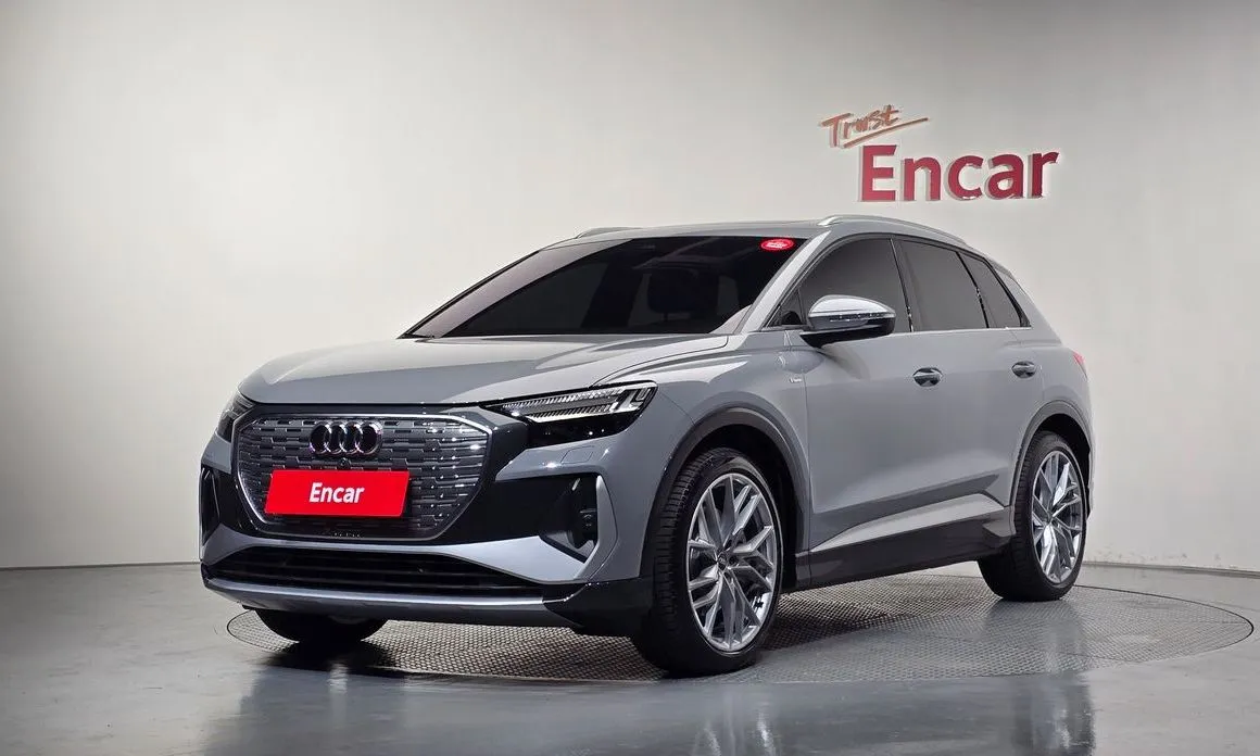 Audi Q4 e-tron — фото 1