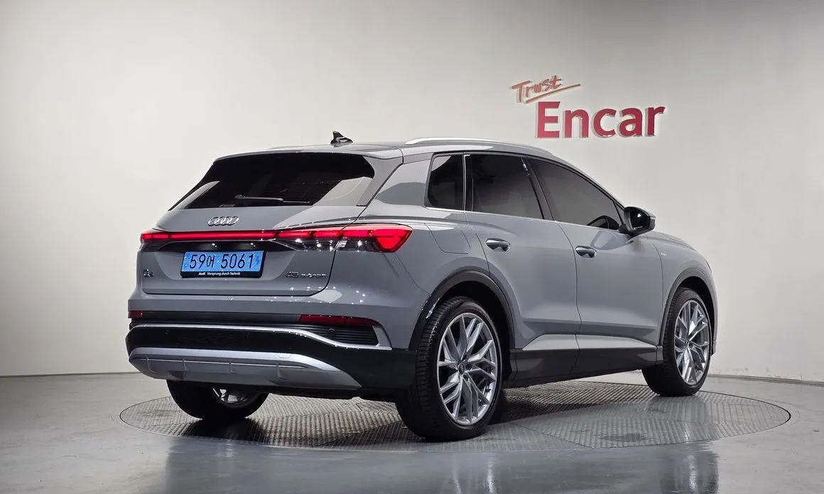 Audi Q4 e-tron — фото 6